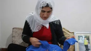 Önlüğü ve fotoğrafıyla teselli