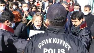 Polis avukatlara saldırdı