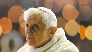 Papa yalan söylemiş