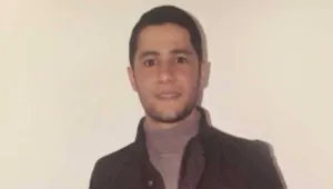 Tutsağı ayaklarından astılar