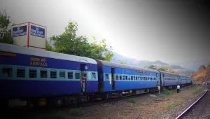 Tren işçilere çarptı:14 ölü