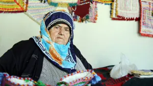 85 yaşında el emeği ile geçimini sağlıyor
