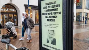 Öcalan afişleri Londra’nın dört bir yanında