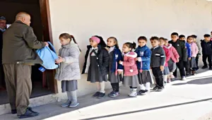 Yüzlerce çocuğun yüzü güldü 
