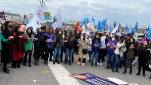Kadınlar İstanbul’u mora boyuyor 