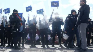 Ailelerden polis ablukasında  eylem