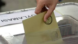 İktidarın seçim mühendisliği Komisyon'da kabul edildi