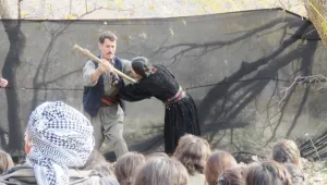 Akışın sevincinde hakikati göstermek	