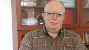 ­Sandık oyunlarıyla kalmaya çalışıyor