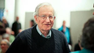 Külliyen muhalif: Noam Chomsky