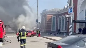 Tren istasyonu vuruldu
