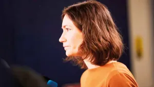 Spiegel istifa etti