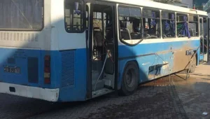Gardiyanların otobüsüne eylem