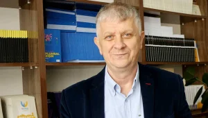 İktidar şansını deniyor