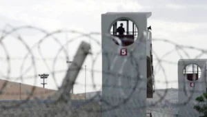Tutsaklara pişmanlık dayatılıyor