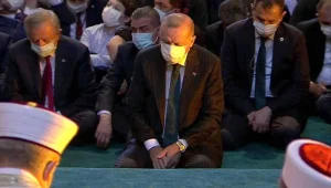 Kılıçla namaz kıldılar!
