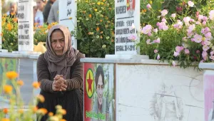 Önce şehitlere gidildi
