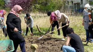 Hevrin Xelef şifa dağıtıyor