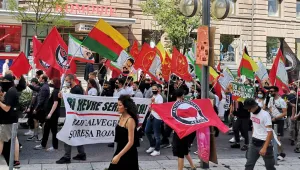 Gençler polis şiddetine karşı yürüdü