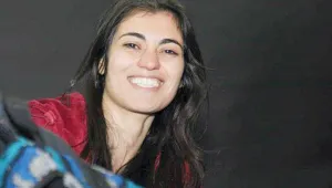 Nudem çıksın, şarkı söylesin