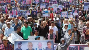 Efrînlilerden protesto yürüyüşü