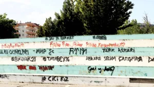 Kadın parkında ırkçı yazılamalar