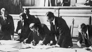 99 yıllık kumpas dikiş tutmuyor
