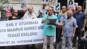 Duvara tutunarak görüşe çıkabiliyor