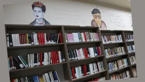 Dağların sırtında bir köy kütüphanesi 