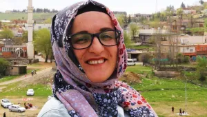 Tutsak gazeteci Şefika Ana'yı yazdı