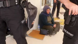 Şenyaşar, polise rağmen nöbette