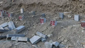 Üç mezara 6 cenaze