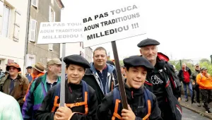 Fransa yasakladı Oksitanca direndi