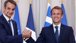 Macron’dan Yunanistan’a destek