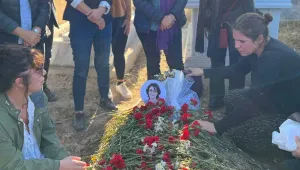 Devlet güçlerine rağmen tören