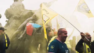 Fransız emekçiler hayatı durdurdu