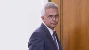 Feldmann görevden alındı