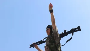 Ağaç kesen asker öldürüldü