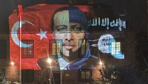 Elçiye görsel kınaması