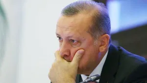 Ayaklarından asılan adam