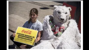 Coca-Cola fabrikasını protesto etti