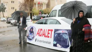 Yağmur altında nöbet