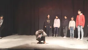 Qamişlo'da çocuklar için tiyatro