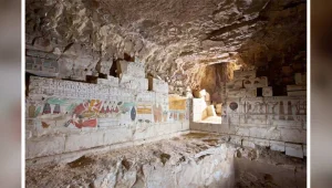 Antik mezarda timsah kafaları
