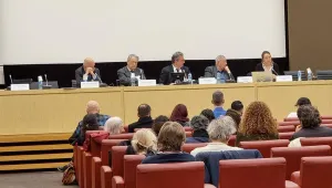 Kürtleri izliyor katilleri koruyor