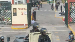 Peru’da panzerli demokrasi