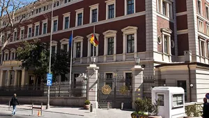 Konsolosluklar 'endişeden' kapandı