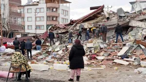 Elbistan enkazıyla baş başa