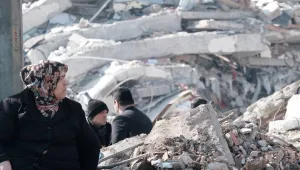 Halk enkaz başında