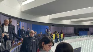 Gençlerden AP’de Öcalan eylemi